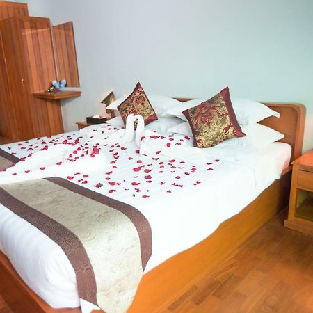 Hotel Sincere Smile Yangon Exterior photo