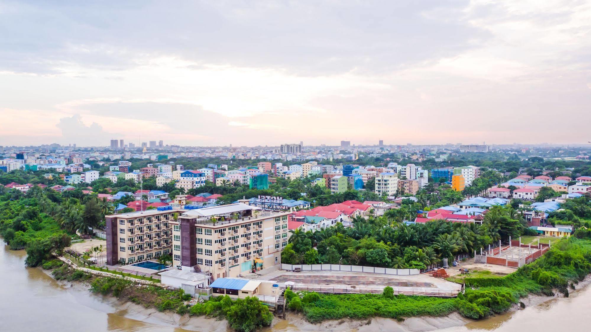 Hotel Sincere Smile Yangon Exterior photo