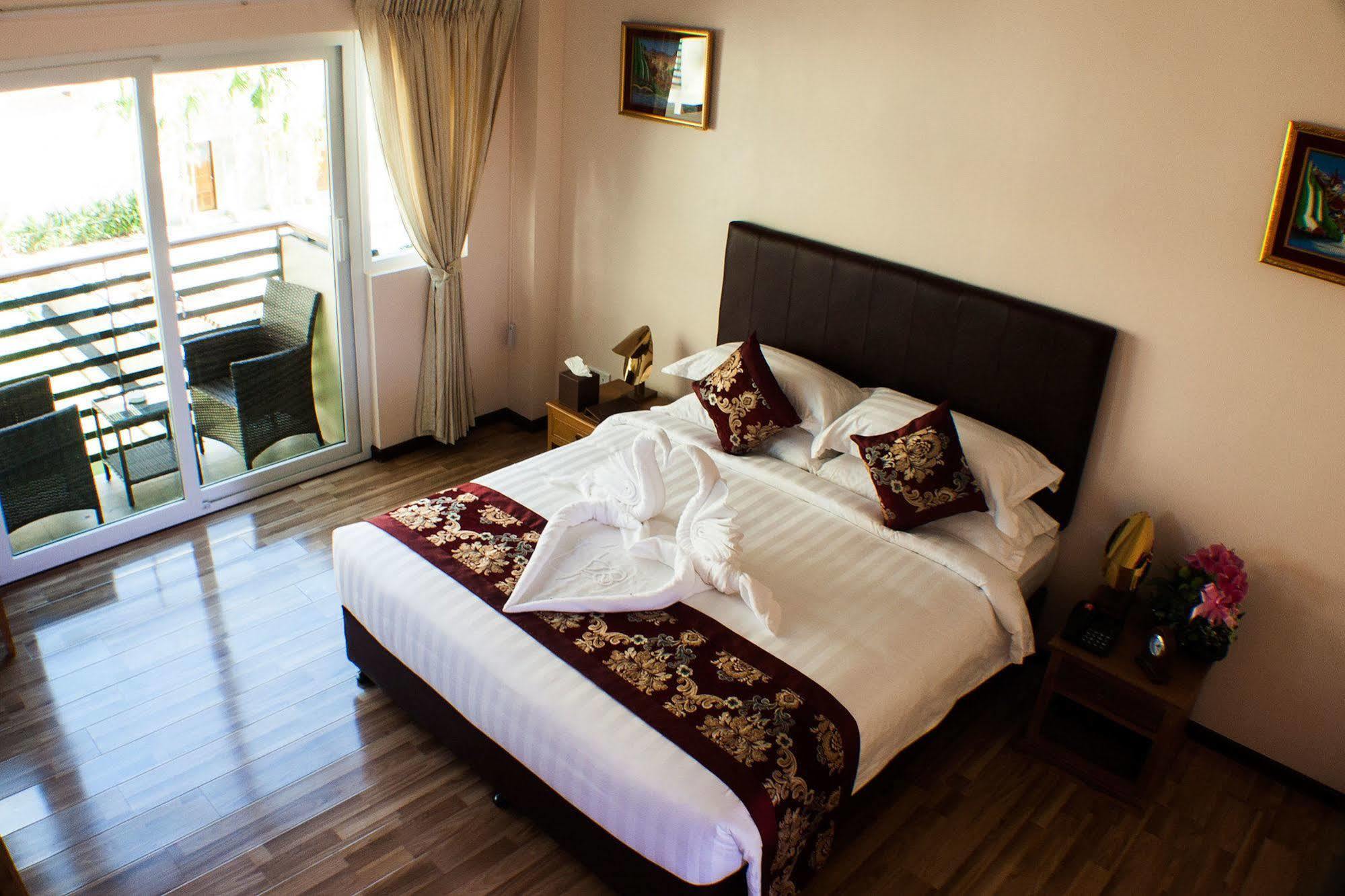 Hotel Sincere Smile Yangon Exterior photo