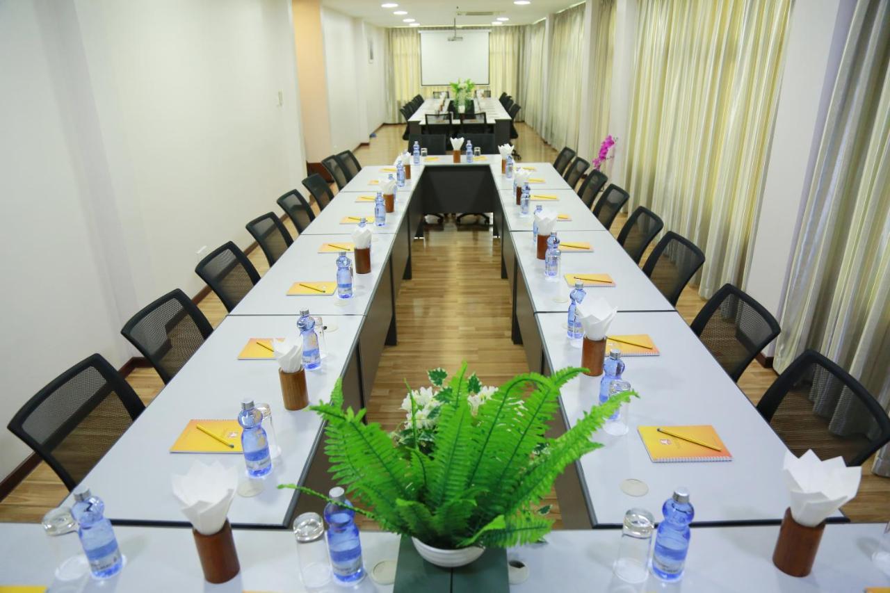 Hotel Sincere Smile Yangon Exterior photo