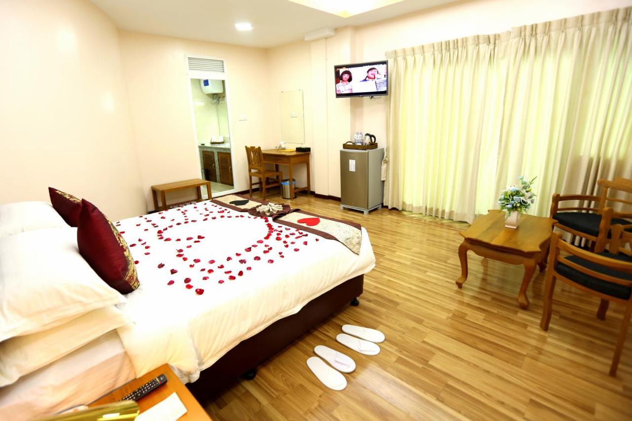 Hotel Sincere Smile Yangon Exterior photo
